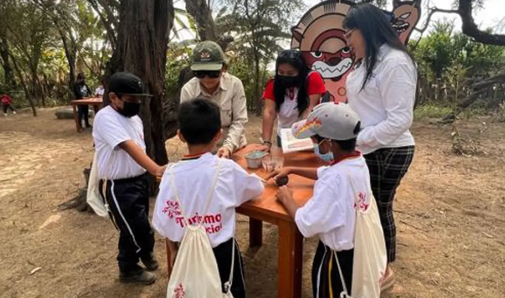 Los escolares se identifican con su patrimonio cultural y natural, mientras refuerzan su formación académica. Foto: Mincetur Los escolares se identifican con su patrimonio cultural y natural, mientras refuerzan su formación académica. Foto: Mincetur