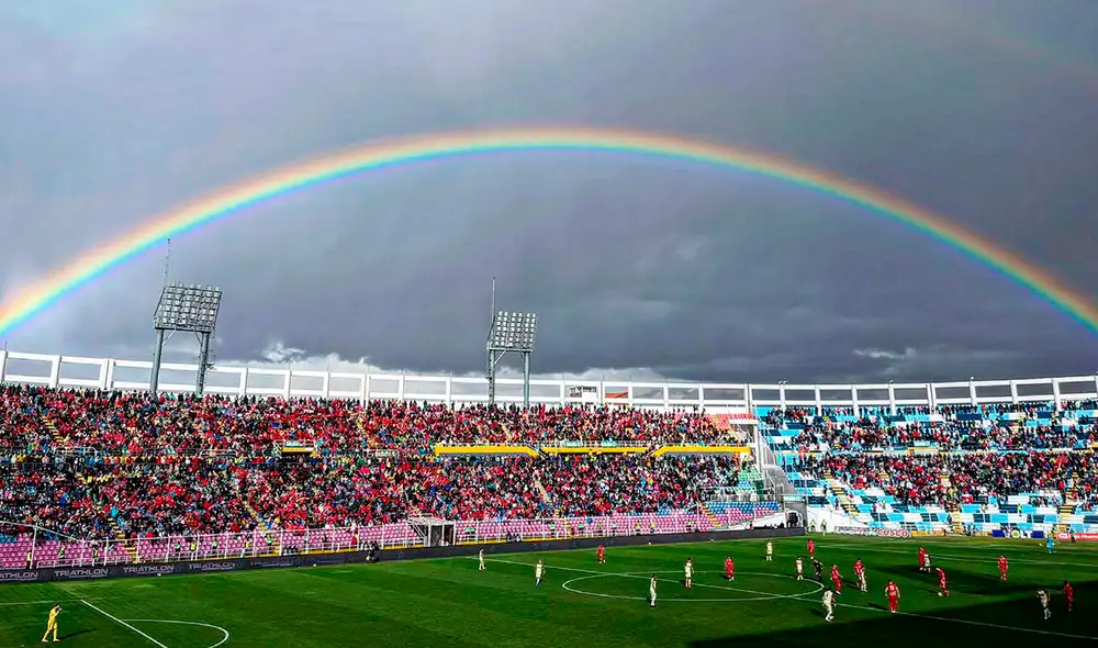 El impresionante fenómeno óptico se vio en el primer tiempo del Cienciano vs. Universitario. Foto: Rodrigo Albán El impresionante fenómeno óptico se vio en el primer tiempo del Cienciano vs. Universitario. Foto: Rodrigo Albán