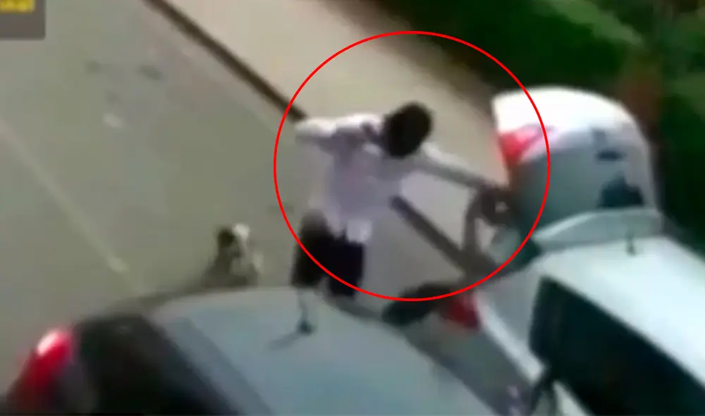 vecinos comentaron que habían visto el carro negro esperando a los agraviados por varios minutos. Foto: captura Latina