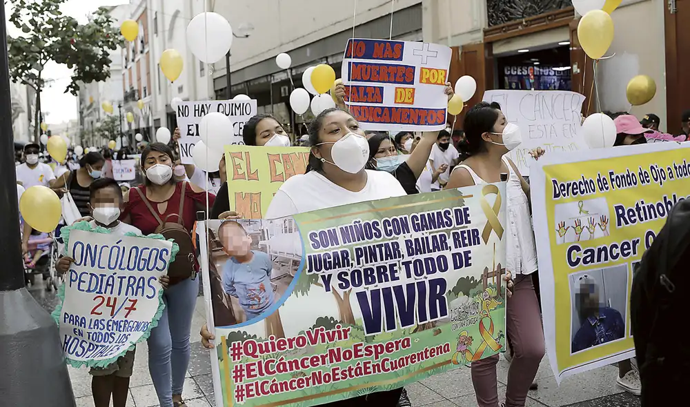 Demandas. Pacientes reclaman más recursos y celeridad en la implementación. “No perdemos la vida por la enfermedad, sino por deficiencia del Estado”, dicen. Foto: Gerardo Marín/La República