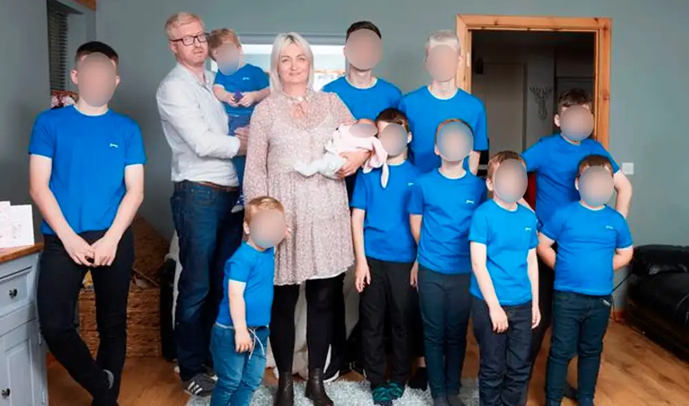 La pareja se mantiene ocupada con su equipo de niños, cuyas edades oscilan entre los 2 y los 17 años. Foto: The Mirror La pareja se mantiene ocupada con su equipo de niños, cuyas edades oscilan entre los 2 y los 17 años. Foto: The Mirror