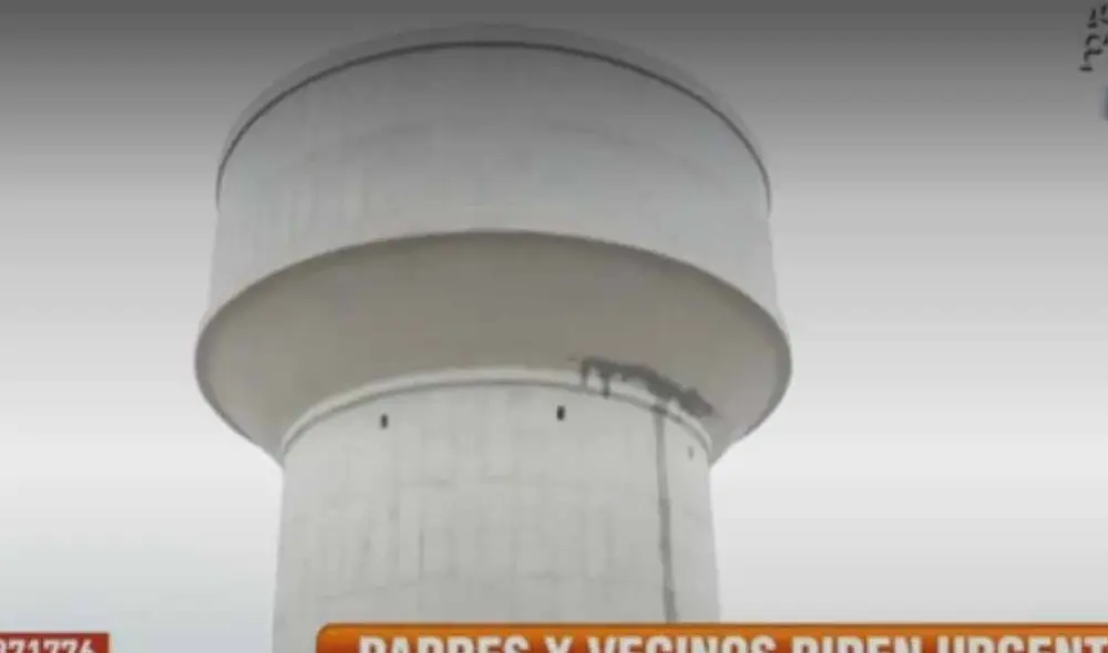 Un gran tanque se habría construido a pocos metros de un colegio; sin embargo, este ya contaría con rajaduras y filtraciones. Foto captura de ATV