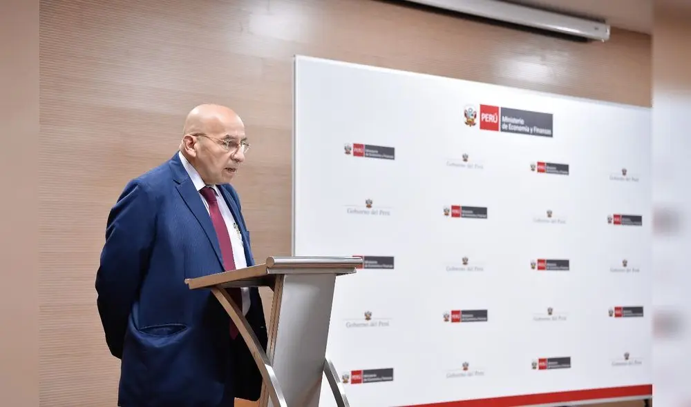 El exministro Oscar Graham, expresó sus mejores deseos de éxito al ministro Kurt Burneo en su gestión al frente del Ministerio de Economía y Finanzas, destacando su perfil profesional y académico. Foto: Gobierno del Perú
