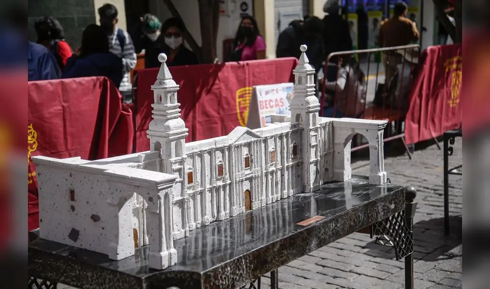 Réplicas que se exhibirán hasta el 12 de agosto en la segunda cuadra de la calle Mercaderes. Foto: Rodrigo Talavera/La República