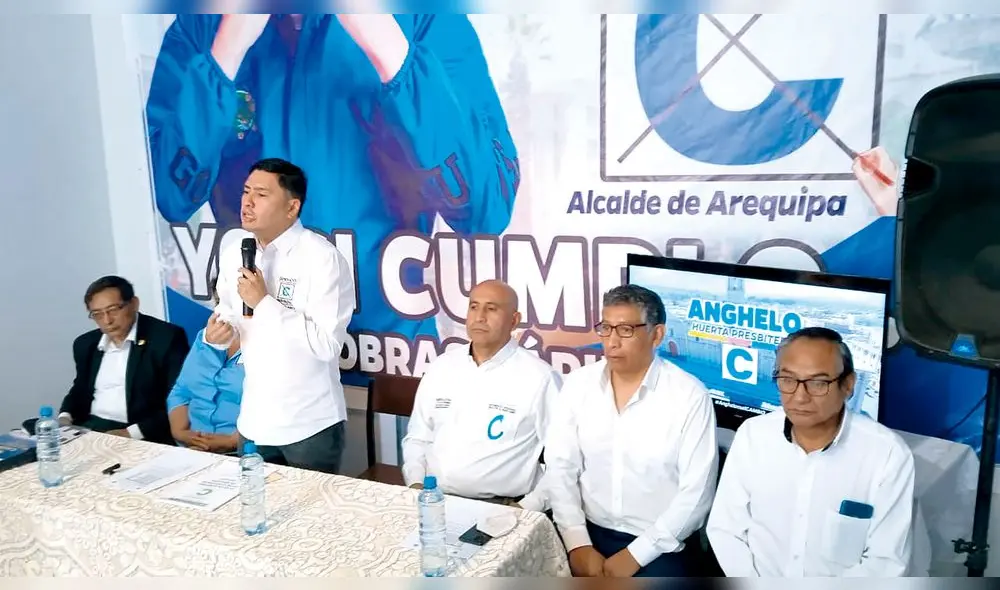 En apuros. Huerta estuvo acompañado de trabajadores de la entidad en evento donde anunció la admisión de su lista. Foto: La República En apuros. Huerta estuvo acompañado de trabajadores de la entidad en evento donde anunció la admisión de su lista. Foto: La República