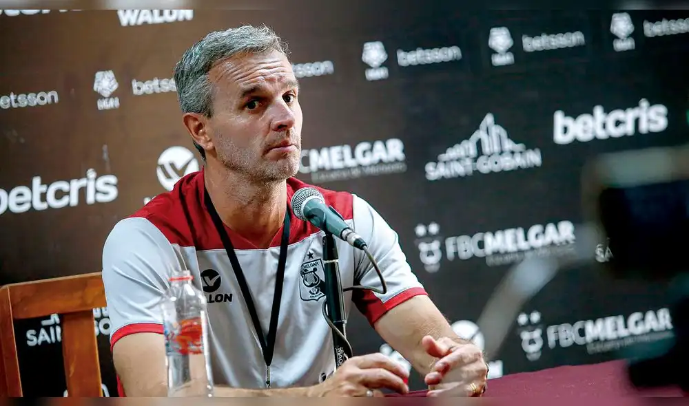 Optimista. Pablo Lavallén ofreció conferencia de prensa luego de entrenar en el estadio Monumental Arequipa. Foto: Rodrigo Talavera/La República