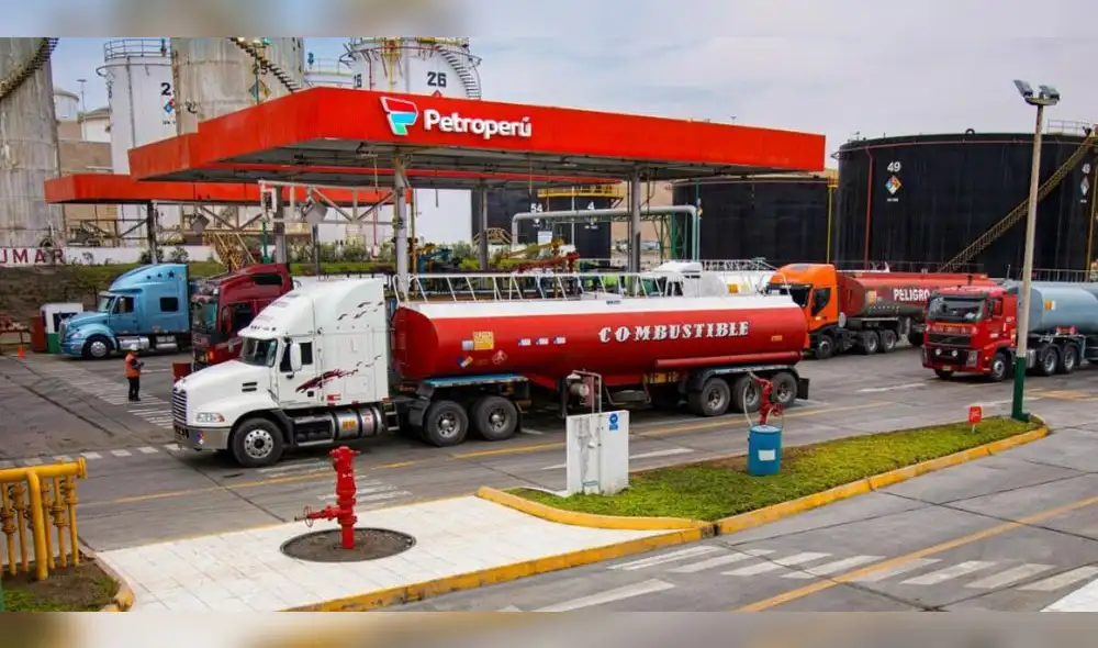 El continuo cierre de puertos ha complicado la entrega de combustibles derivados del petróleo a las ciudades más importantes del país. Foto: difusión El continuo cierre de puertos ha complicado la entrega de combustibles derivados del petróleo a las ciudades más importantes del país. Foto: difusión
