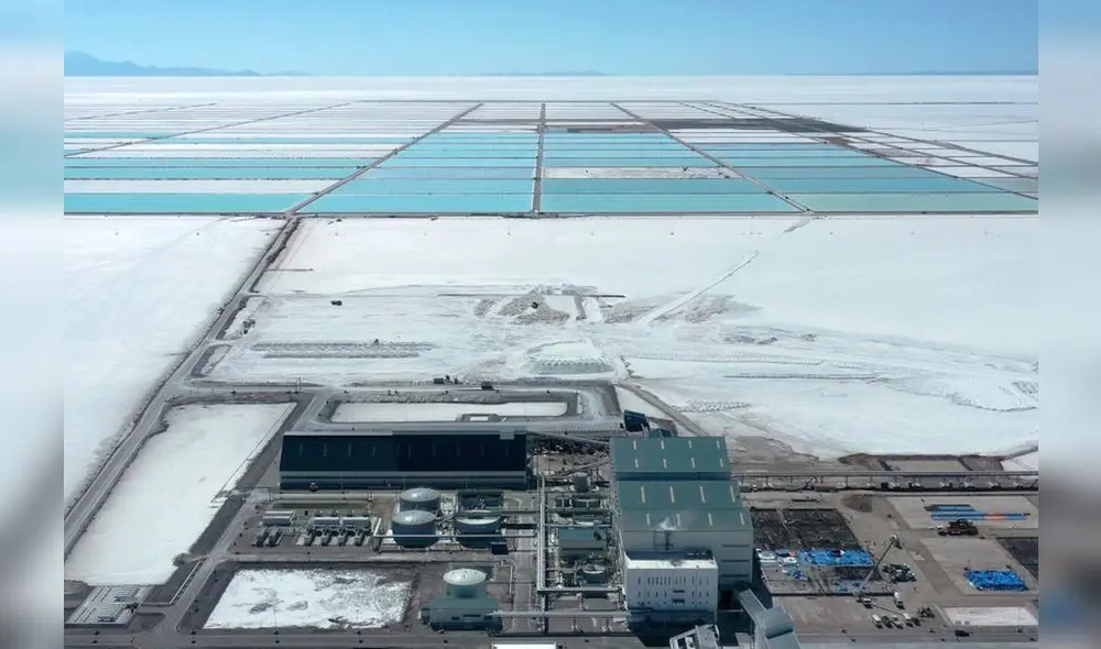 La demanda de litio alcanzará las 500 kilotoneladas para 2030, , según al AIE. Foto: AFP