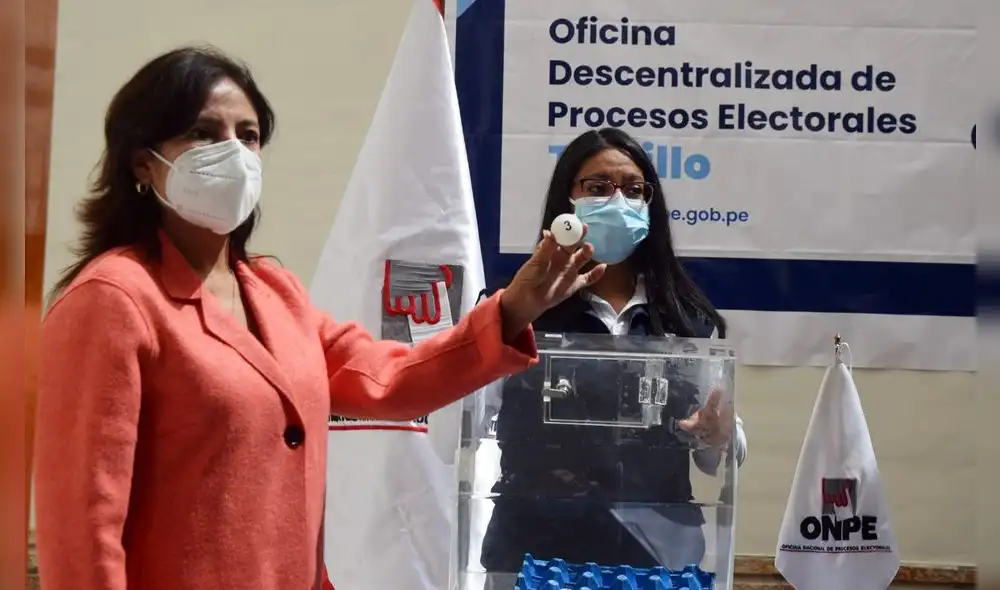 Representante de ODPE sacó bolillos de ubicación de movimientos. Foto: ODPE