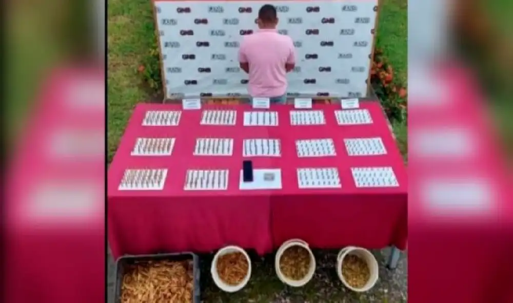 Hombre es capturado por trasladar más de 8.000 proyectiles en el tanque de gasolina de su vehículo. Foto: El Pitazo Hombre es capturado por trasladar más de 8.000 proyectiles en el tanque de gasolina de su vehículo. Foto: El Pitazo