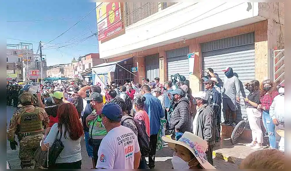 Gresca. En mercado de Tiabaya hubo cruce de palabras. Foto: La República