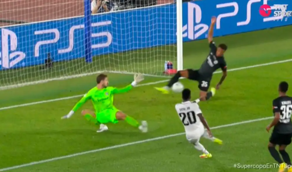 Tuta apareció de forma milagrosa para evitar el 1-0 del Real Madrid. Foto: captura de ESPN Tuta apareció de forma milagrosa para evitar el 1-0 del Real Madrid. Foto: captura de ESPN
