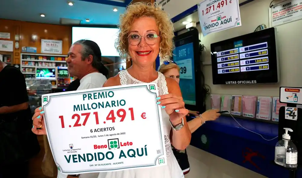 Mercedes se trasladaba hasta un supermercado, donde recibía donaciones de los vecinos de la ciudad de Alicante, en España. Foto: El País Mercedes se trasladaba hasta un supermercado, donde recibía donaciones de los vecinos de la ciudad de Alicante, en España. Foto: El País