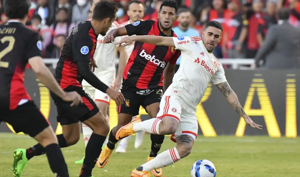 Los rojinegros y el Colorado empataron 0-0 en la ida en Arequipa. Foto: AFP Los rojinegros y el Colorado empataron 0-0 en la ida en Arequipa. Foto: AFP