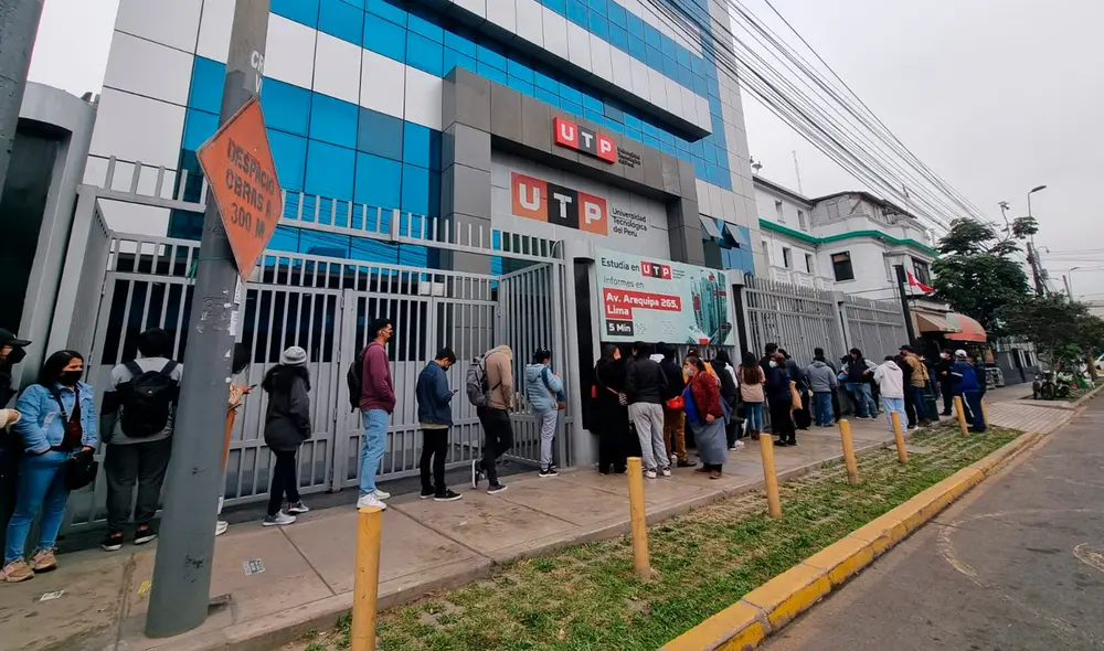Estudiantes volvieron a protestar en los exteriores de la UTP. Foto: Omar Coca / URPI - LR
