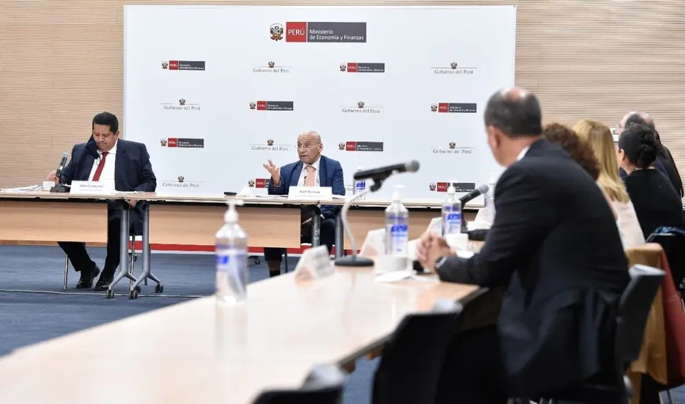 El ministro de Economía y Finanzas se reunió con representantes de gremios empresariales. Foto: MEF