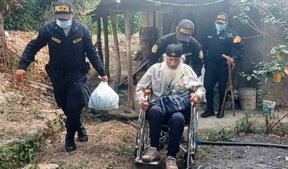 Adulto mayor vive en condiciones precarias y usa muletas para movilizarse. Foto: PNP