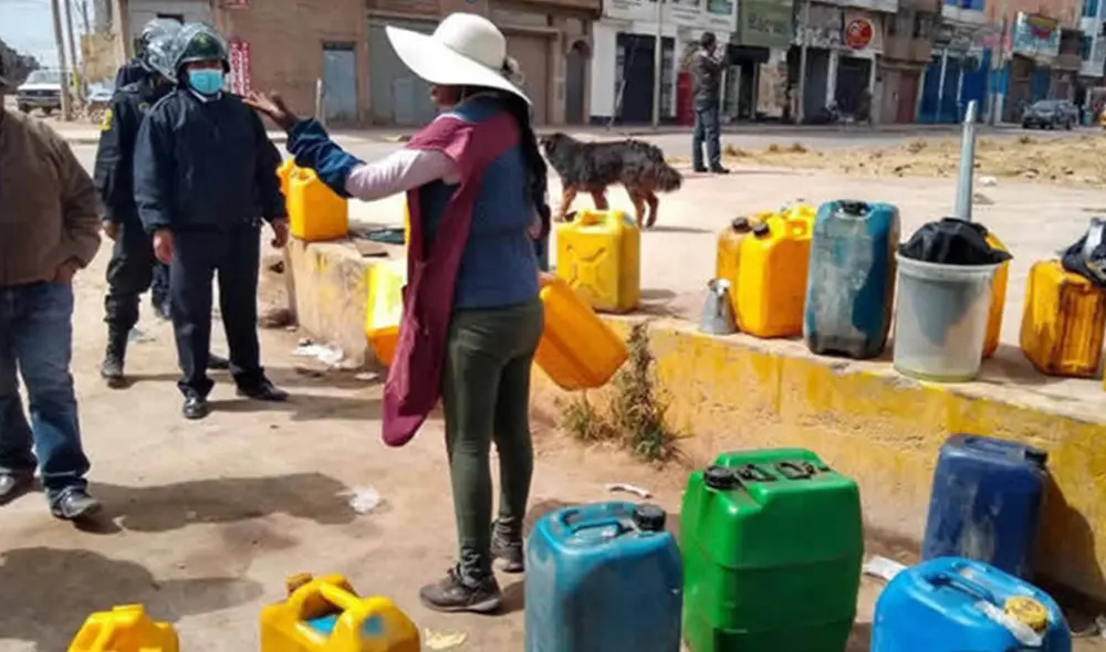Comerciantes venden el combustible en la calle. Foto: Cortesía radio Pachamama