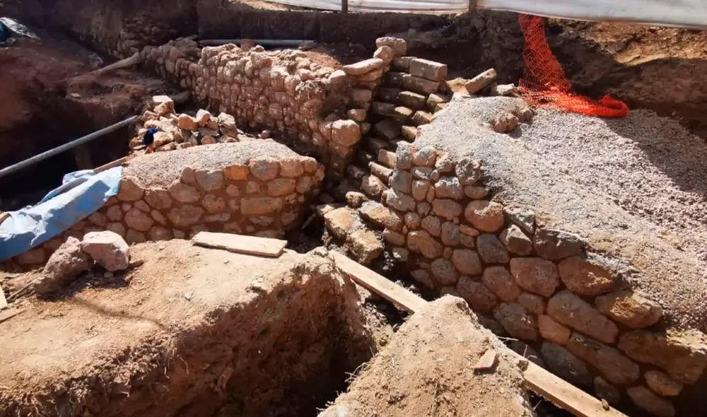 Dichos muros son de piedra caliza. Foto: Andina Dichos muros son de piedra caliza. Foto: Andina