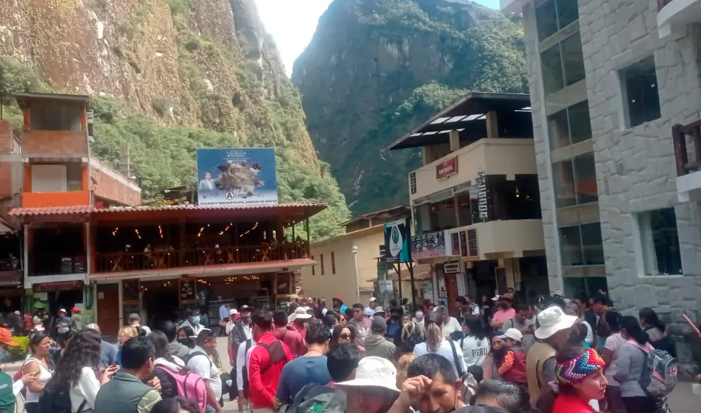 Este jueves por la mañana, turistas recién se enteraron sobre medida. Foto: La República Este jueves por la mañana, turistas recién se enteraron sobre medida. Foto: La República