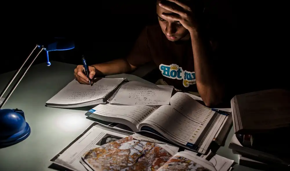 Un día de trabajo repleto de tareas mentalmente exigentes pueden dejarte sintiéndote agotado. Foto: Faizul Islam / Flickr Un día de trabajo repleto de tareas mentalmente exigentes pueden dejarte sintiéndote agotado. Foto: Faizul Islam / Flickr