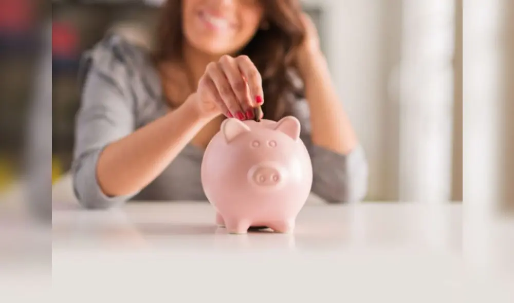 Reducir gastos innecesarios, elaborar presupuestos y tener un buen uso de las tarjetas son algunas recomendaciones para mejorar nuestra gestión financiera. Foto: Andina