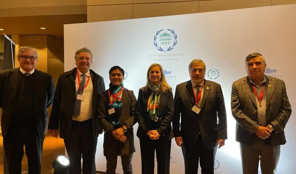 Congresistas viajaron al país de Uruguay el pasado 28 de junio. Foto: Congreso.