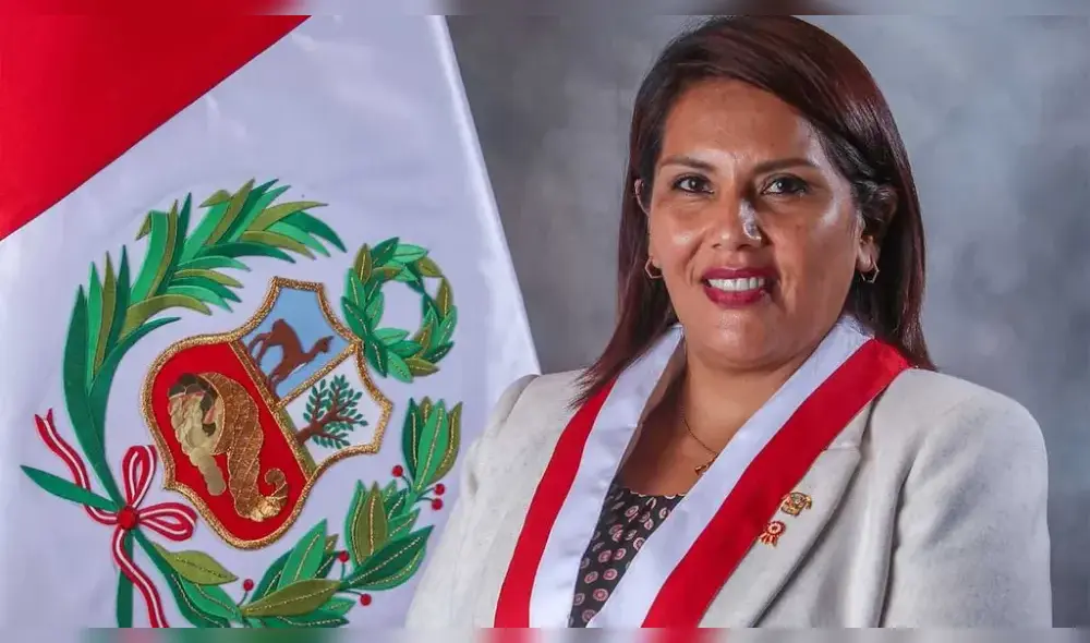 El último 28 de abril, Digna Calle presentó su iniciativa, la cual propone el adelanto de elecciones generales. Foto: Congreso