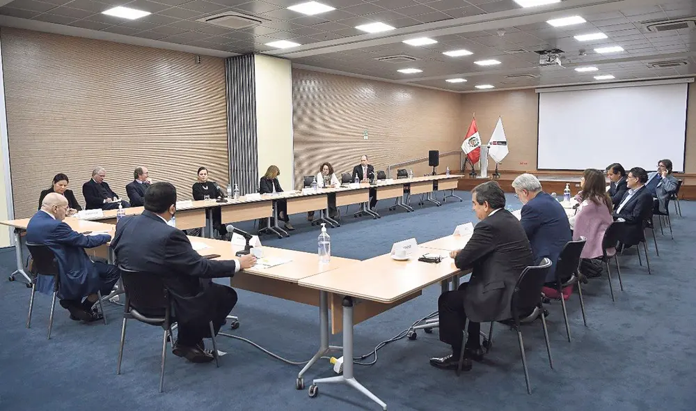 Diálogo. El ministro de Economía se reunió con diversos gremios empresariales para conocer las problemáticas que afrontan los diversos sectores. Diálogo. El ministro de Economía se reunió con diversos gremios empresariales para conocer las problemáticas que afrontan los diversos sectores.