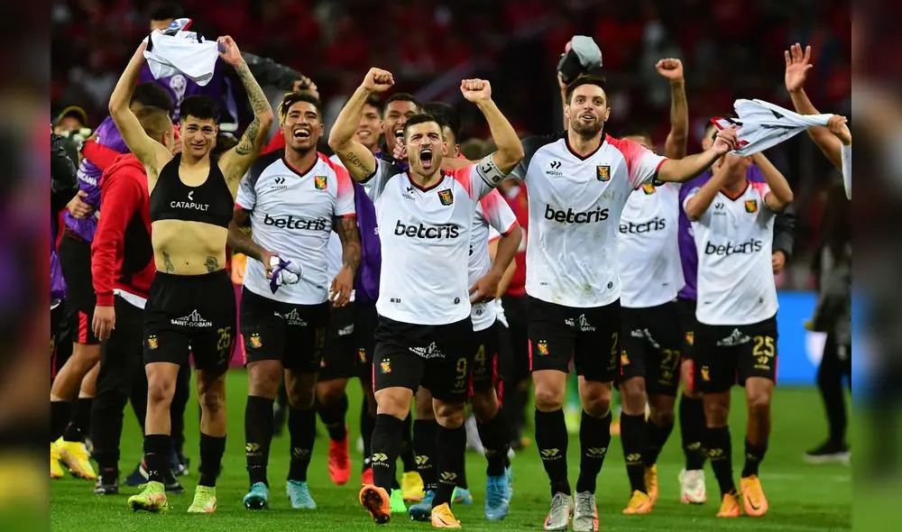 Celebración del equipo arequipeño al término de la ronda de penales. EFE/Ricardo Rímoli
