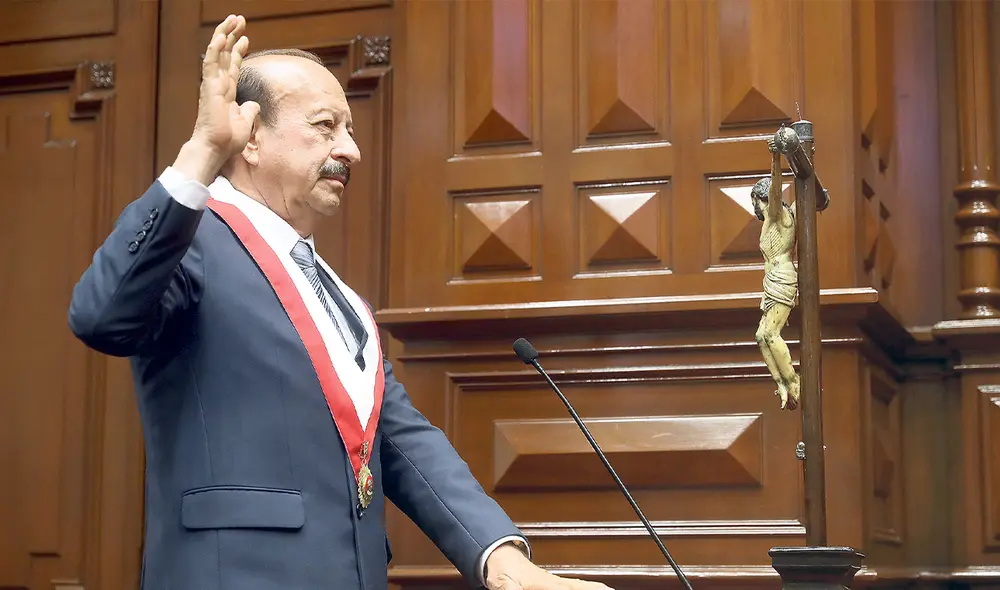 En el poder. Elera juró como tercer vicepresidente en la Mesa Directiva que encabeza Lady Camones, titular del Congreso, pero tuvo que renunciar por su condena judicial. Foto: difusión En el poder. Elera juró como tercer vicepresidente en la Mesa Directiva que encabeza Lady Camones, titular del Congreso, pero tuvo que renunciar por su condena judicial. Foto: difusión