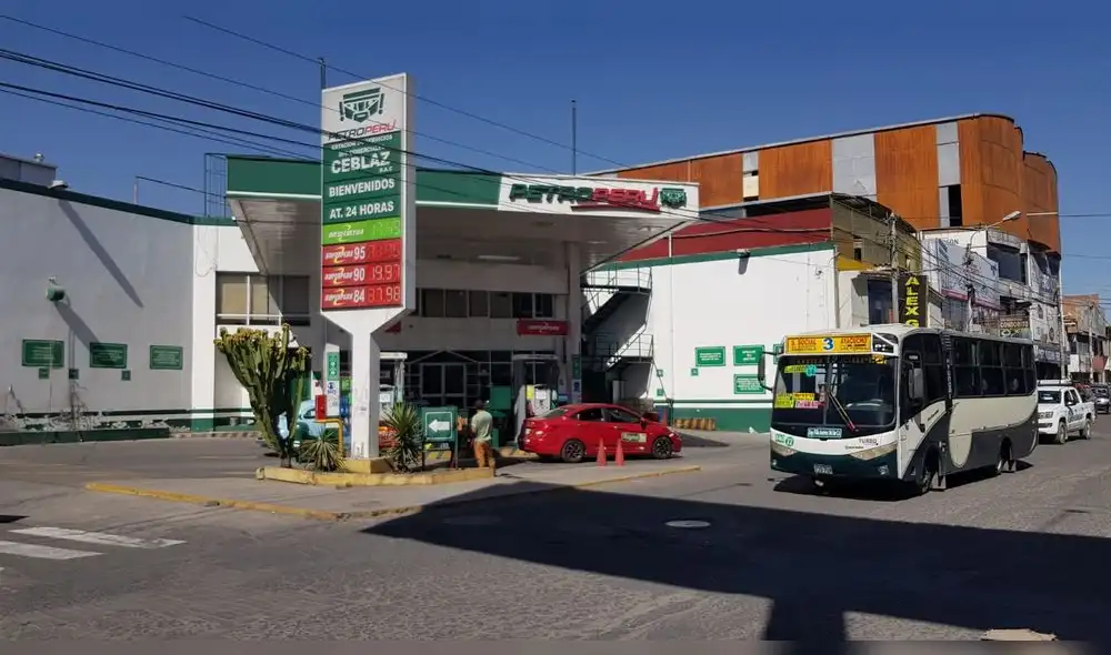 Baja. Precio de los combustibles han ido reduciéndose las últimas semanas en el sur. Foto: La República Baja. Precio de los combustibles han ido reduciéndose las últimas semanas en el sur. Foto: La República