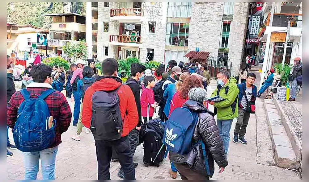 Turistas. Malestar por paro en Machupicchu. Foto: La República Turistas. Malestar por paro en Machupicchu. Foto: La República