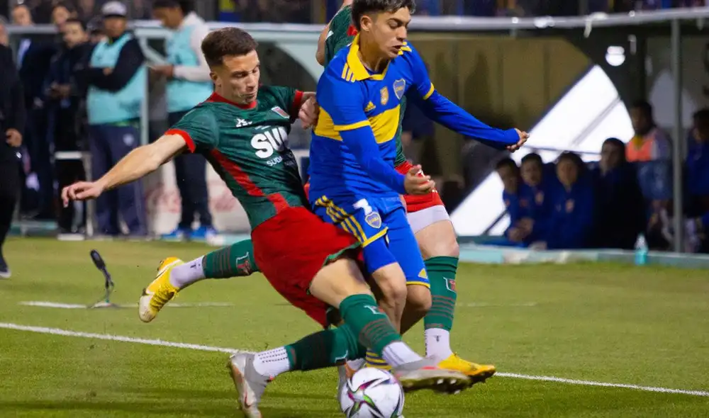 Dura entrada de Milton Leyendeker a Exequiel Zeballos, Foto: Twitter/AgenciaTelam