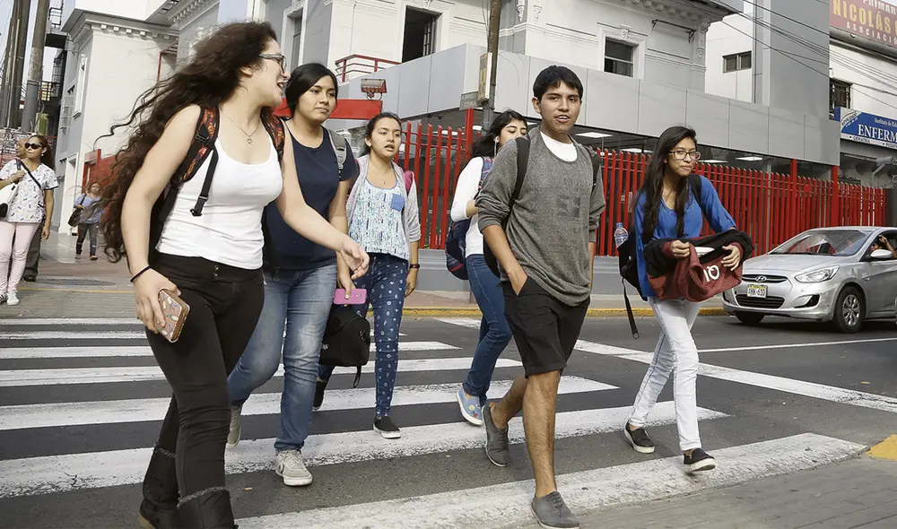Población estudiantil. Son más de 430 mil los jóvenes que estudian en institutos tecnológicos y se ven afectados por esta paralización del Minedu. Foto: La República