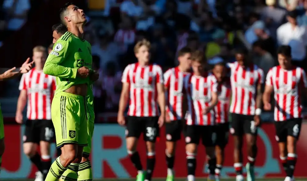 Cristiano Ronaldo tras la goleada sufrida por el Brentford. Foto: AFP Cristiano Ronaldo tras la goleada sufrida por el Brentford. Foto: AFP