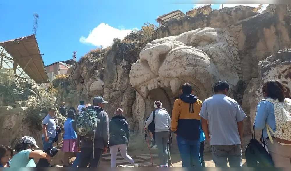 Enormes esculturas que representan deidades andinas. Foto: La República