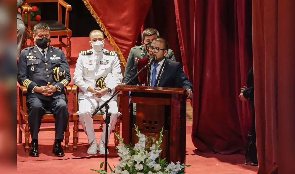 Discurso del alcalde de Arequipa, Omar Candia Aguilar. Fotos: Rodrigo Talavera/La República Discurso del alcalde de Arequipa, Omar Candia Aguilar. Fotos: Rodrigo Talavera/La República