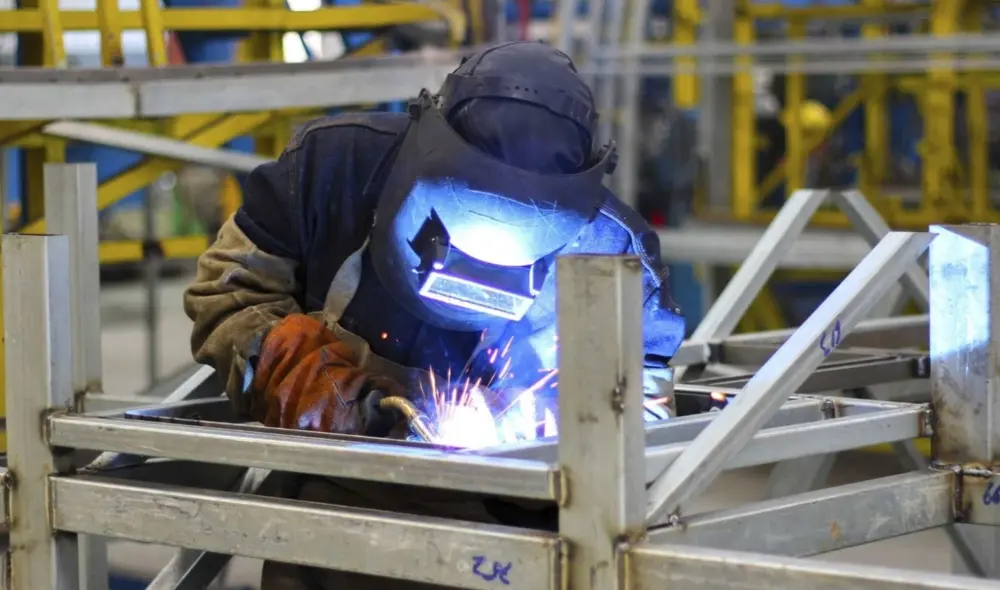 La manufactura primaria experimentó un importante incremento debido a la mayor producción de la industria de productos pesqueros (+17,9%), azúcar (+18,9%), metales preciosos y no ferrosos (+18,3%). Foto: Manufactura La manufactura primaria experimentó un importante incremento debido a la mayor producción de la industria de productos pesqueros (+17,9%), azúcar (+18,9%), metales preciosos y no ferrosos (+18,3%). Foto: Manufactura