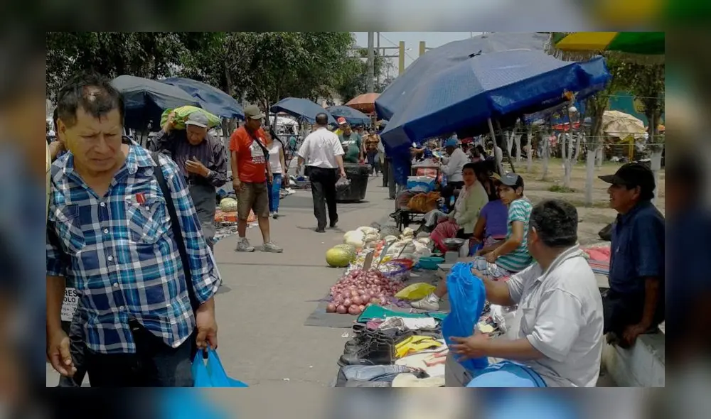 La población ocupada urbana con empleo informal alcanzó más de 9 millones durante el año pasado e inicios del 2022. Foto: IPE