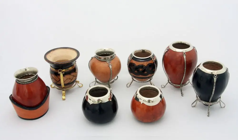 No hay un único método para curar un mate de madera o calabaza, son varios y van de acuerdo al sabor. Foto: Quieromate.com.ar