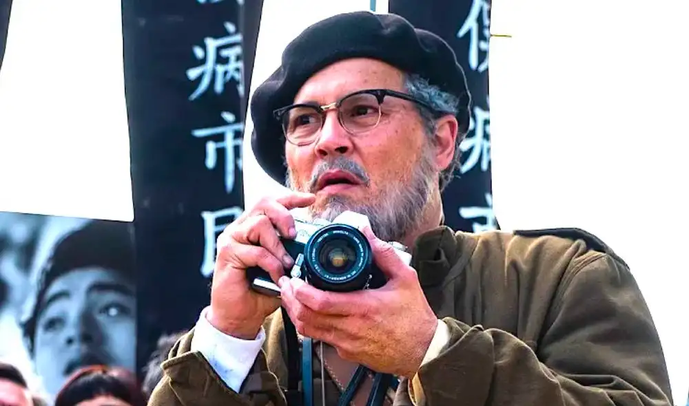 En "El fotógrafo guerrero", Johnny Depp interpreta a Eugene Smith, un corresponsal de la revista LIfe enviado a Japón, para documentar la desgracia ambiental de Minamata. Foto: Deadline En "El fotógrafo guerrero", Johnny Depp interpreta a Eugene Smith, un corresponsal de la revista LIfe enviado a Japón, para documentar la desgracia ambiental de Minamata. Foto: Deadline