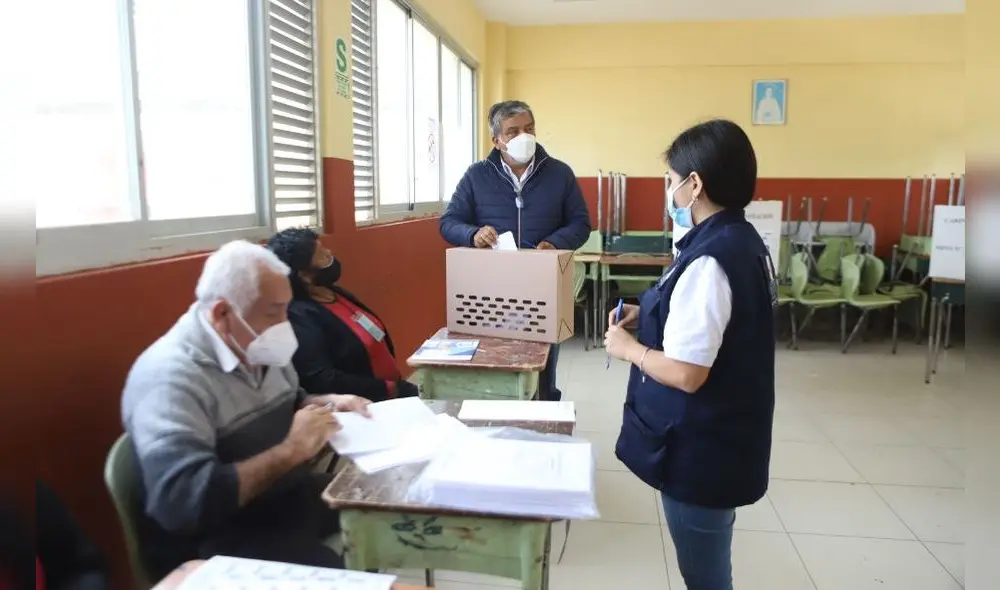 Cuando se publique el colegio o establecimiento de sufragio, también sabrás el aula y número de mesa. Foto: Clinton Medina / La República