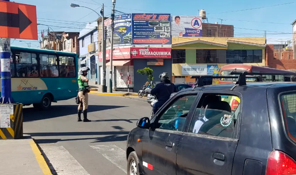 El cierre de esta importante vía provocó tráfico vehicular. Foto: La República