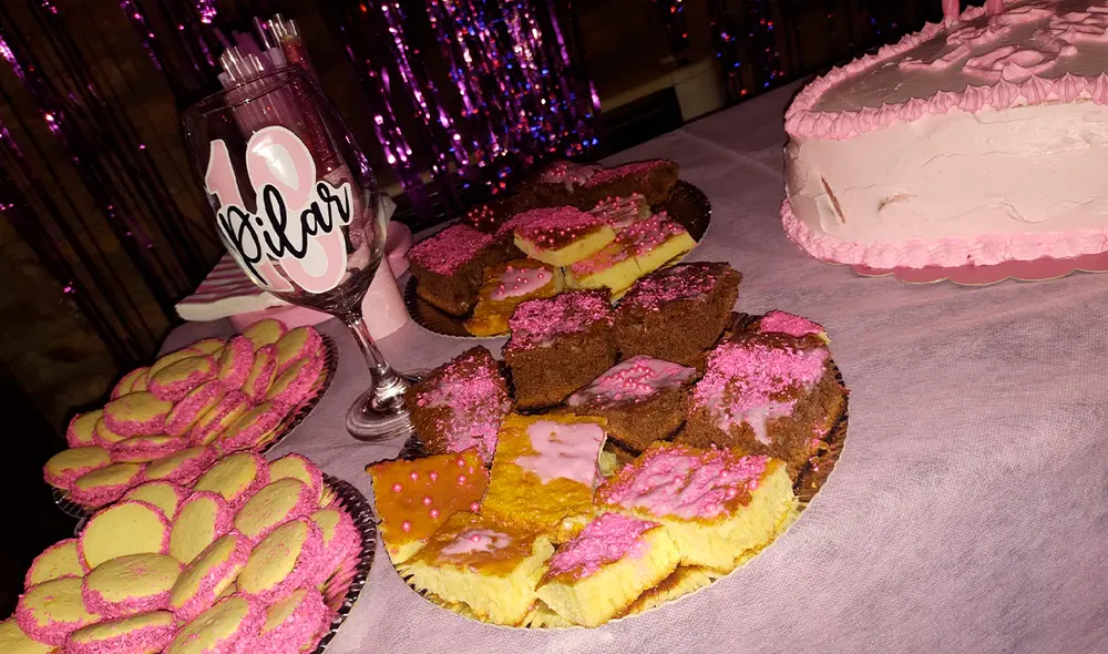 La desafortunada celebración de Pilar Armijo, quien cumplió años el pasado 2 de agosto se ha viralizado en redes sociales. Foto: Composición LR/Twitter/@Piliarmijo. La desafortunada celebración de Pilar Armijo, quien cumplió años el pasado 2 de agosto se ha viralizado en redes sociales. Foto: Composición LR/Twitter/@Piliarmijo.