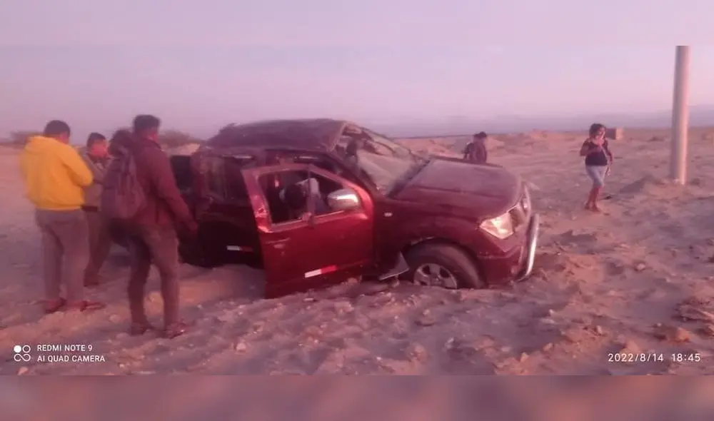 Según las primeras investigaciones, la camioneta dio varias vueltas de campana. Foto: Agenda Sechurana