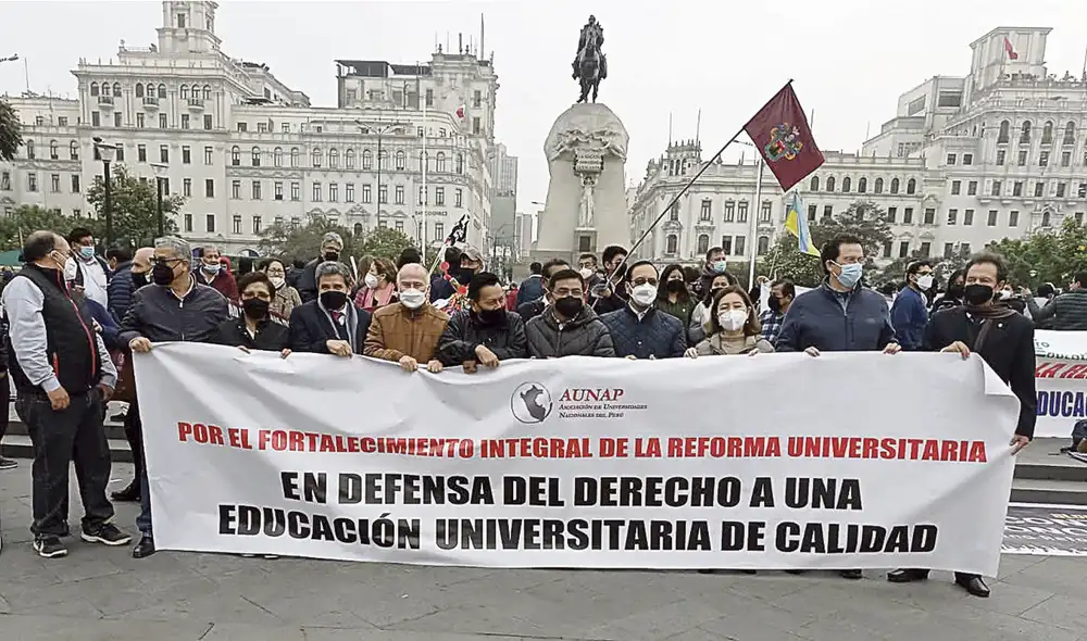 En las calles. Los rectores de universidades públicas que integran la Aunap rechazan el intento desde el Congreso de controlar la Sunedu y regresar a los tiempos de la ANR. Foto: difusión