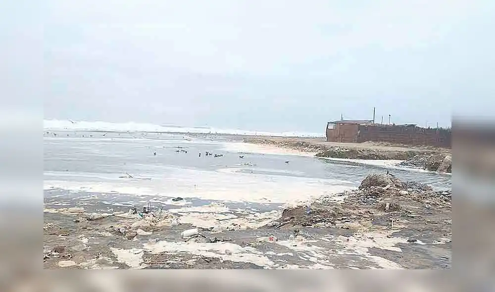 Cuidado. Olas causan daños en playas de las regiones del sur. Foto: La República