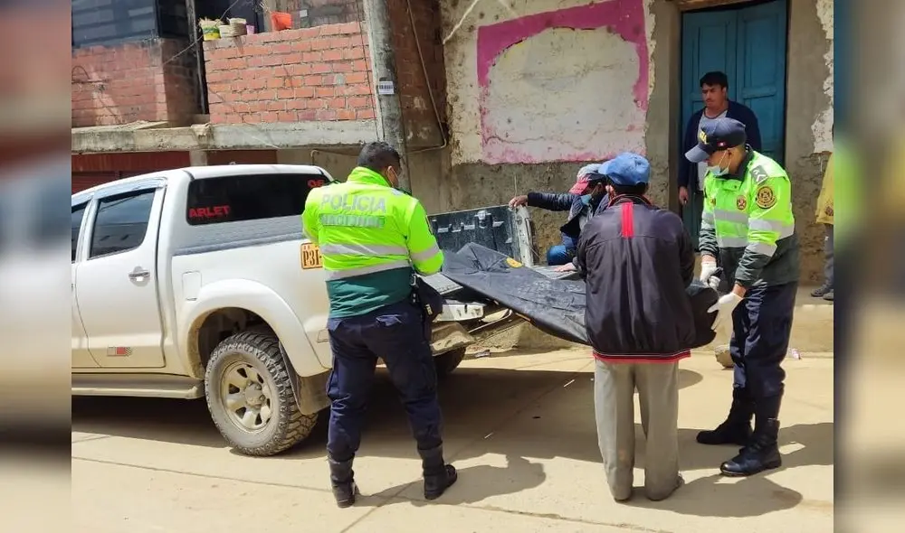 La PNP llegó al lugar para investigar el crimen. Foto: Luis Alberto Calle García