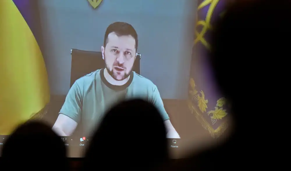 “Pido que diseminen la verdad sobre esta guerra en su país y en su región", declaró Volodimir Zelenski durante una videoconferencia sostenida con la Pontificia Universidad Católica de Chile en Santiago. Foto: AFP “Pido que diseminen la verdad sobre esta guerra en su país y en su región", declaró Volodimir Zelenski durante una videoconferencia sostenida con la Pontificia Universidad Católica de Chile en Santiago. Foto: AFP